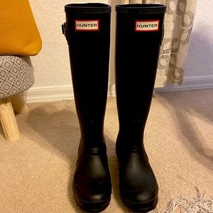 Size 6 Hunter boots good condition